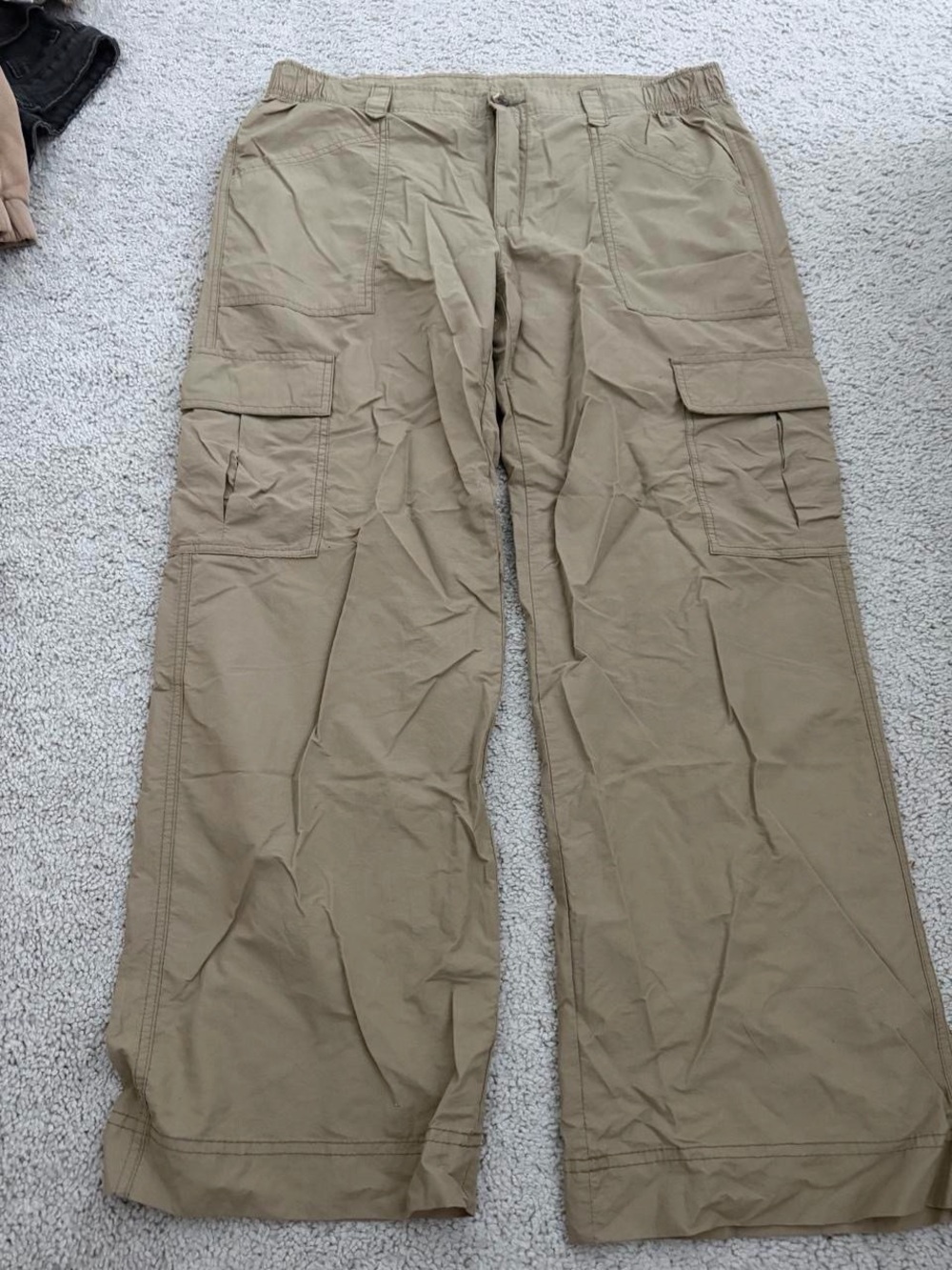 Women’s Cargo Pants in Khaki - Relaxed Fit